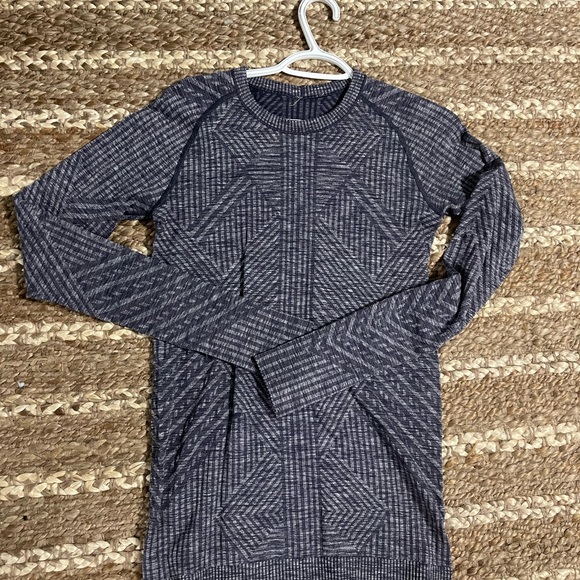 Lululemon Long Sleeve - Picture 1 of 2